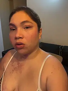 WhiteWomen online show from November 6, 11:15 pm