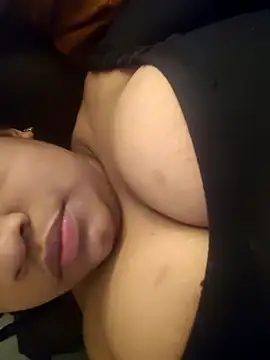 Snapshot of vic_pretynhaa chatting on April 21, 12:44 pm vic pretynhaa online show from April 21, 12:44 pm