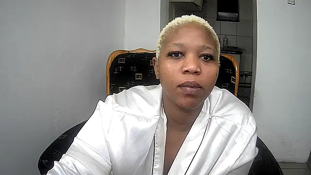 Snapshot of GoldenPussyXOXO chatting on April 4, 11:46 pm GoldenPussyXOXO online show from April 4, 11:46 pm