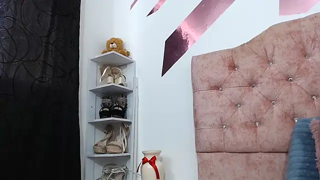 Snapshot of Kitten_Hot_ chatting on October 11, 11:42 am Kitten Hot online show from October 11, 11:42 am