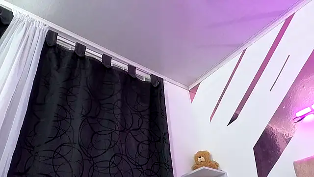 Snapshot of Kitten_Hot_ chatting on October 29, 12:57 am Kitten Hot online show from October 29, 12:57 am