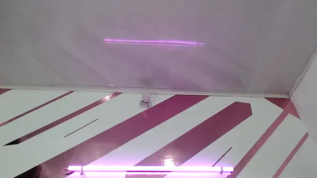 Kitten Hot  online show from February 12, 1:22 am