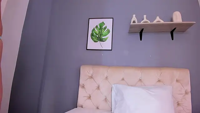 Snapshot of Soe_Lara chatting on September 29, 11:37 am Soe Lara online show from September 29, 11:37 am