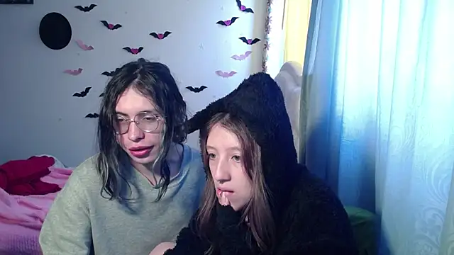 Snapshot of BRIAR_AND_BLAIR chatting on October 2, 2:46 pm BRIAR AND BLAIR online show from October 2, 2:46 pm