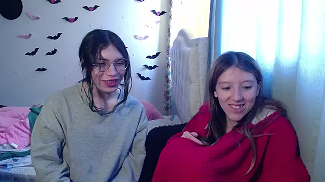 Snapshot of BRIAR_AND_BLAIR chatting on October 3, 2:14 pm BRIAR AND BLAIR online show from October 3, 2:14 pm