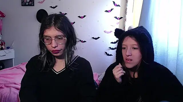 Snapshot of BRIAR_AND_BLAIR chatting on October 8, 4:15 pm BRIAR AND BLAIR online show from October 8, 4:15 pm