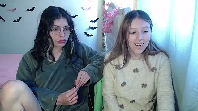 Snapshot of BRIAR_AND_BLAIR chatting on October 17, 4:20 pm BRIAR AND BLAIR online show from October 17, 4:20 pm