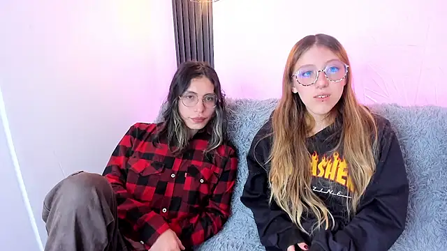 Snapshot of BRIAR_AND_BLAIR chatting on October 22, 2:28 pm BRIAR AND BLAIR online show from October 22, 2:28 pm