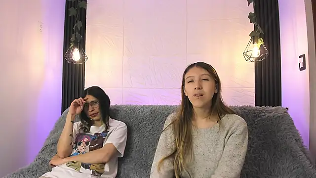 Snapshot of BRIAR_AND_BLAIR chatting on October 27, 1:15 pm BRIAR AND BLAIR online show from October 27, 1:15 pm