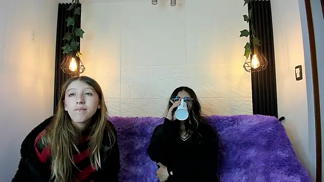 Snapshot of BRIAR_AND_BLAIR chatting on October 28, 1:03 pm BRIAR AND BLAIR online show from October 28, 1:03 pm