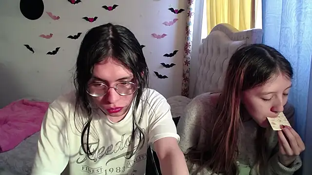 Snapshot of BRIAR_AND_BLAIR chatting on October 30, 1:45 pm BRIAR AND BLAIR online show from October 30, 1:45 pm