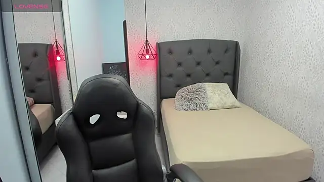 MAGNOLEROY online show from February 9, 12:53 pm