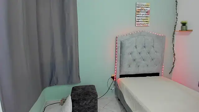 MAGNOLEROY online show from May 25, 2:34 pm