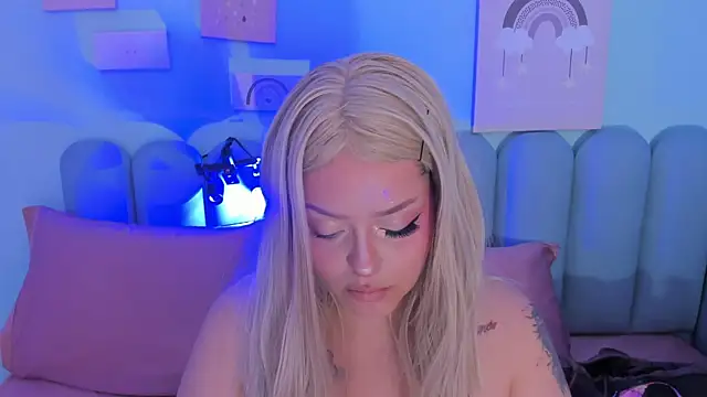 Snapshot of curvy_rousi chatting on November 5, 11:43 am curvy rousi online show from November 5, 11:43 am