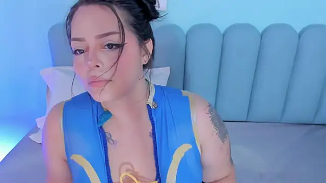 Snapshot of curvy_rousi chatting on November 19, 11:32 am curvy rousi online show from November 19, 11:32 am