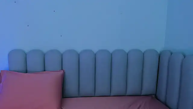 Snapshot of curvy_rousi chatting on November 23, 11:43 am curvy rousi online show from November 23, 11:43 am