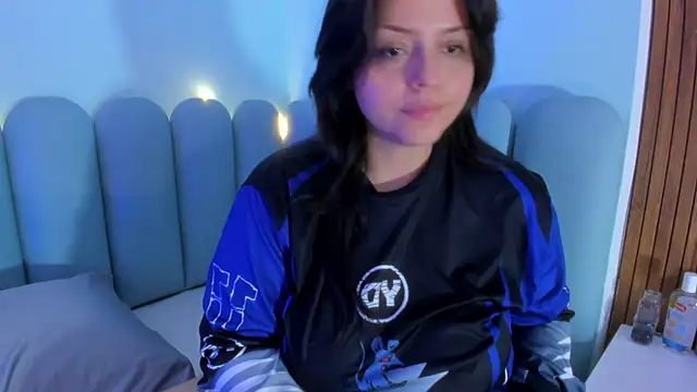 curvy rousi online show from March 28, 11:43 am