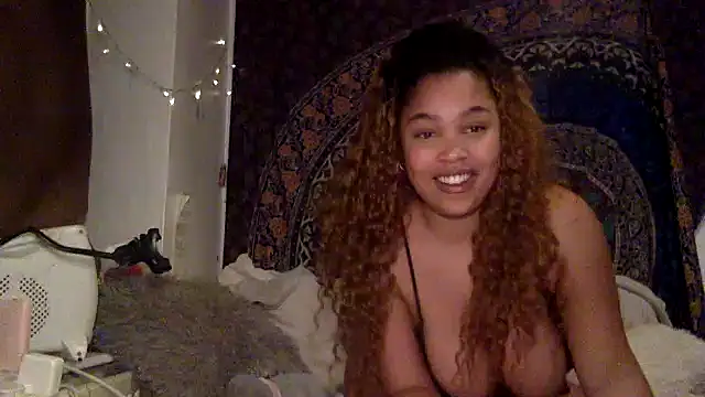 Snapshot of caramelangelxo chatting on February 23, 10:53 pm caramelangelxo online show from February 23, 10:53 pm