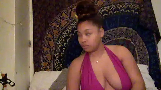 Snapshot of caramelangelxo chatting on March 16, 10:09 pm caramelangelxo online show from March 16, 10:09 pm