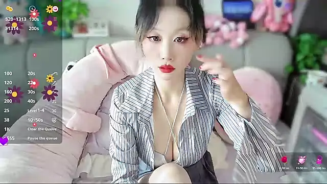 Snapshot of Xiaoyu-G chatting on November 28, 1:52 am Xiaoyu-G online show from November 28, 1:52 am