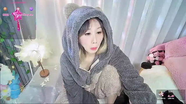 Snapshot of Xiaoyu-G chatting on December 18, 1:28 pm Xiaoyu-G online show from December 18, 1:28 pm