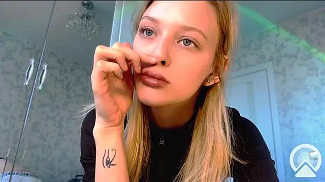 Evvie Summn1 online show from March 22, 3:20 am