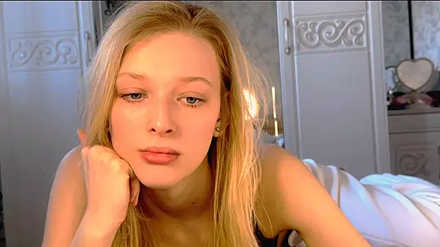 Evvie Summn1 online show from March 23, 3:32 am