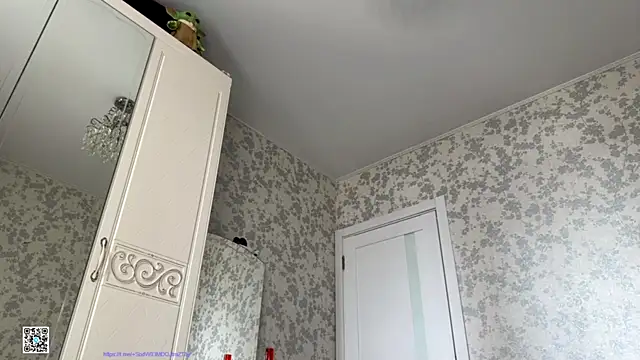 Evvie Summn1 online show from October 18, 8:59 am