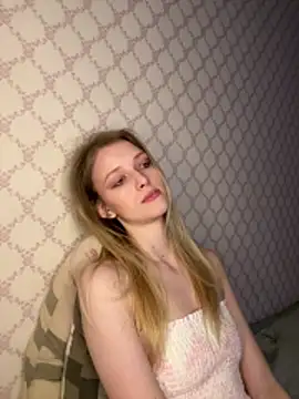 Snapshot of Evvie_Summn1 chatting on February 23, 3:42 pm Evvie Summn1 online show from February 23, 3:42 pm