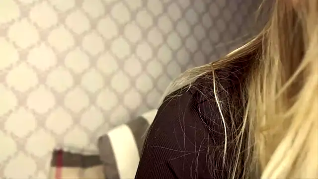 Snapshot of Evvie_Summn1 chatting on February 27, 4:56 am Evvie Summn1 online show from February 27, 4:56 am