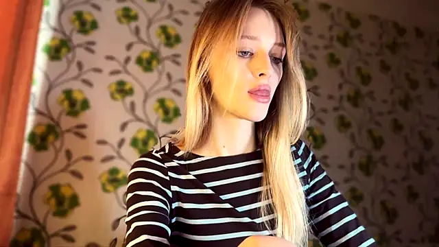 Snapshot of Evvie_Summn1 chatting on March 3, 5:35 am Evvie Summn1 online show from March 3, 5:35 am