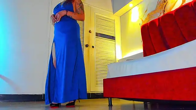 MAISE HILL1 online show from October 17, 1:25 pm