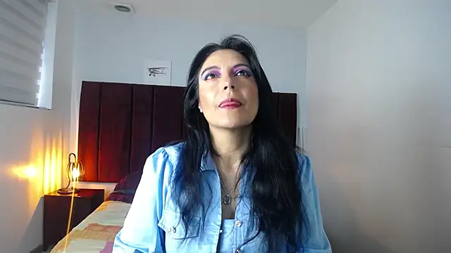 Zuzana21 online show from December 6, 1:00 pm