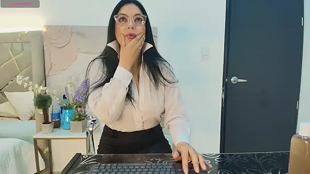 Zuzana21 online show from June 3, 1:25 pm