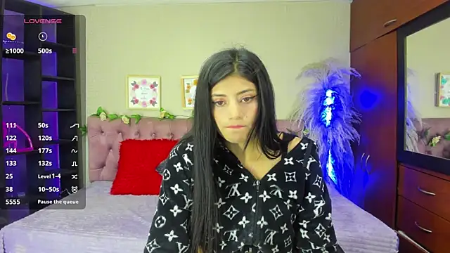Lia Keen online show from December 10, 8:05 pm