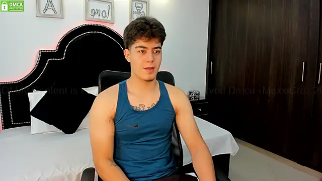 MaxxiCruz online show from March 23, 1:31 am