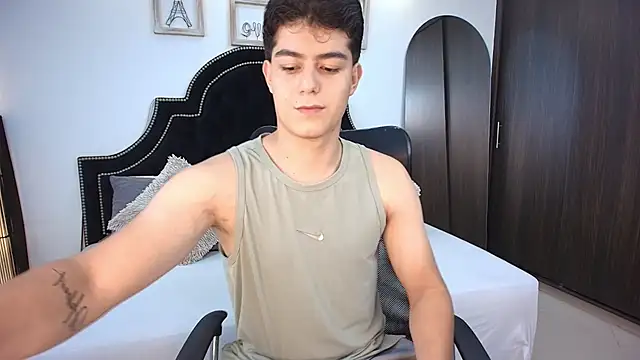 MaxxiCruz online show from September 11, 1:49 am