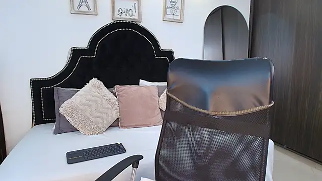 MaxxiCruz online show from September 12, 1:28 am
