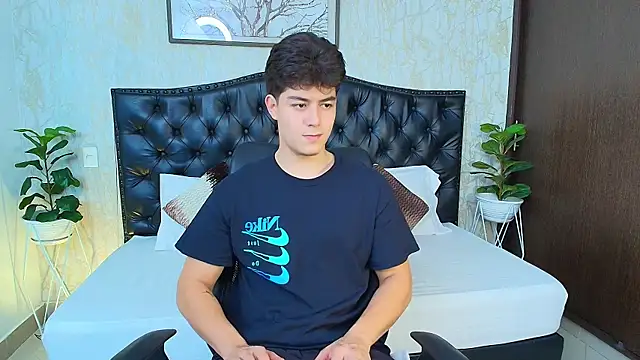 MaxxiCruz online show from October 3, 3:47 am