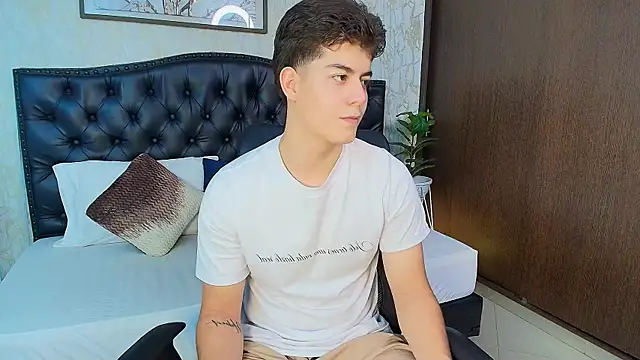 MaxxiCruz online show from October 15, 4:01 am