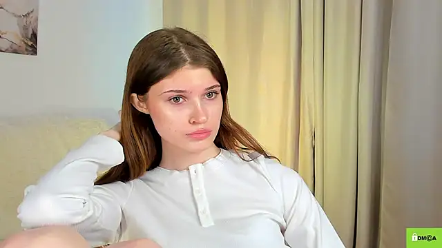 Snapshot of Hello_Vivienne chatting on December 8, 11:03 am Hello Vivienne online show from December 8, 11:03 am