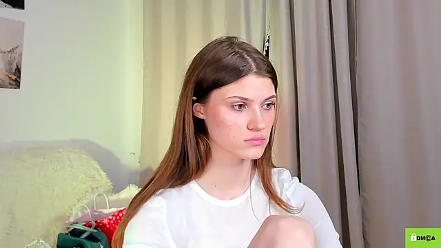 Snapshot of Hello_Vivienne chatting on December 13, 8:58 pm Hello Vivienne online show from December 13, 8:58 pm