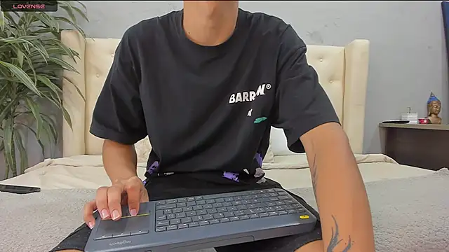 kieran derek online show from October 11, 3:17 am