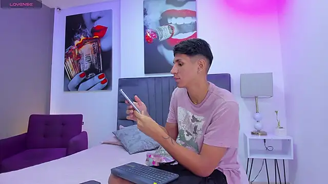 kieran derek online show from November 23, 3:17 am