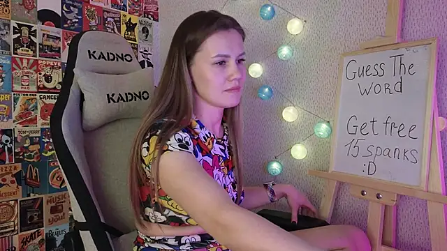 LittleLeen online show from December 11, 9:45 pm