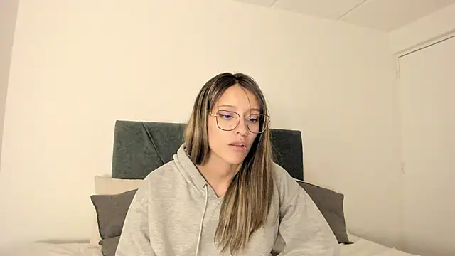 Snapshot of Gabby_and_Alice chatting on December 13, 2:21 am Gabby and Alice online show from December 13, 2:21 am