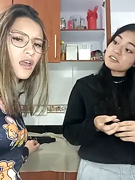 Snapshot of Gabby_and_Alice chatting on March 20, 3:02 am Gabby and Alice online show from March 20, 3:02 am