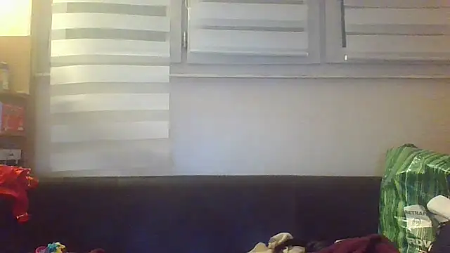 Snapshot of unejeunebrat81 chatting on January 18, 2:58 am unejeunebrat81 online show from January 18, 2:58 am