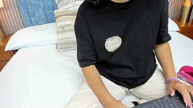 pretty sunlight  online show from October 2, 1:34 am