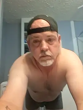 Snapshot of marc1812 chatting on January 6, 5:33 am marc1812 online show from January 6, 5:33 am